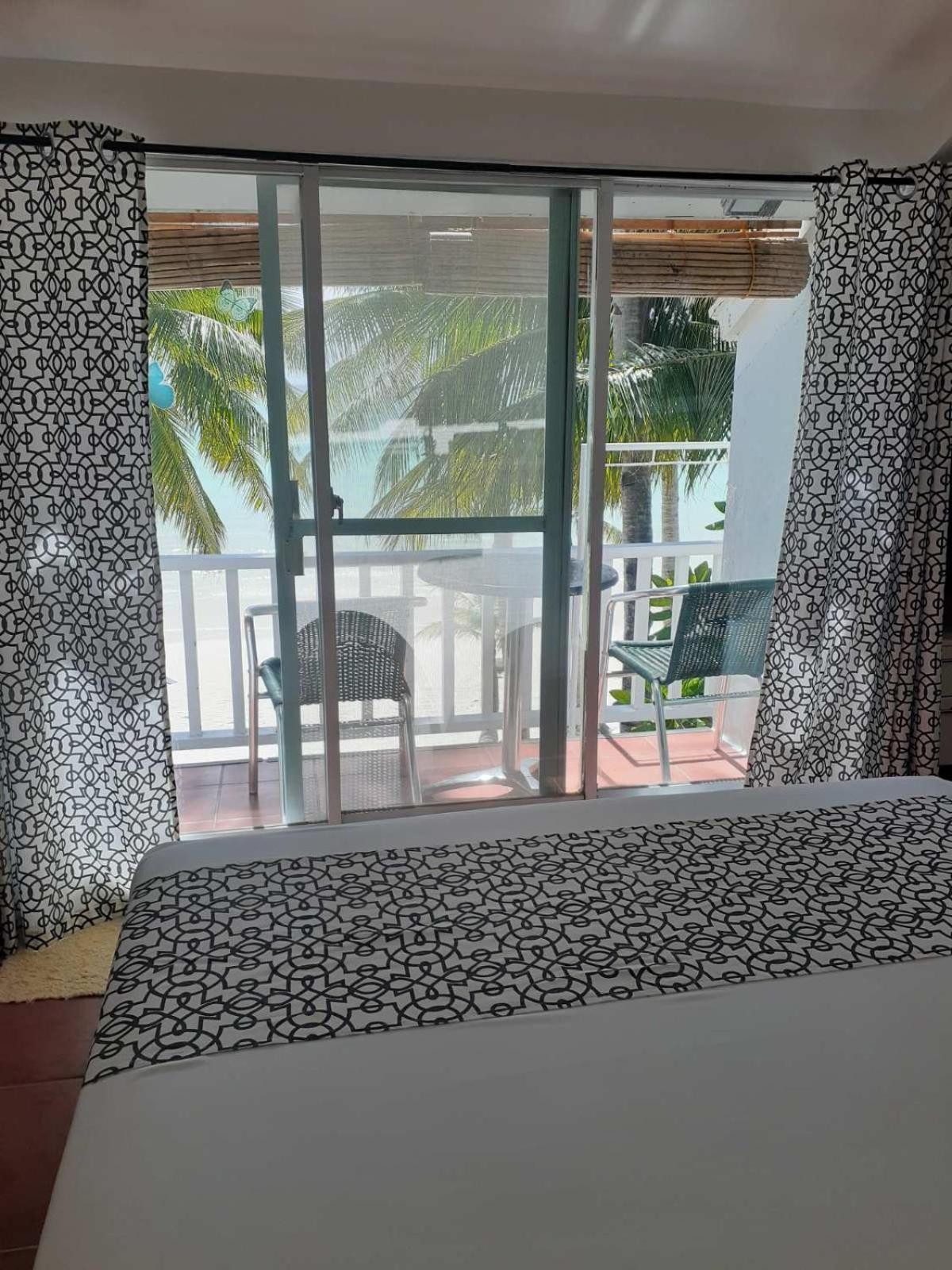 Bluewaves Beach House Balabag  Buitenkant foto