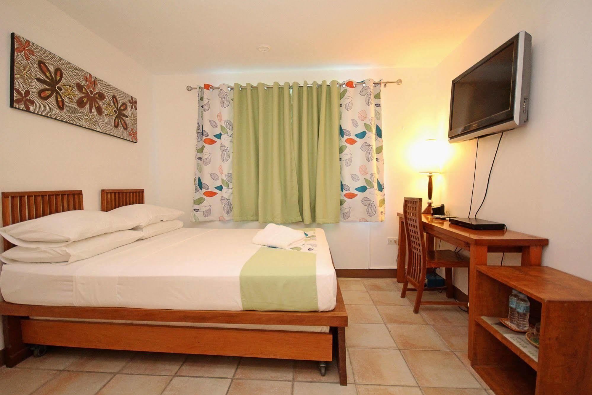 Bluewaves Beach House Balabag  Buitenkant foto