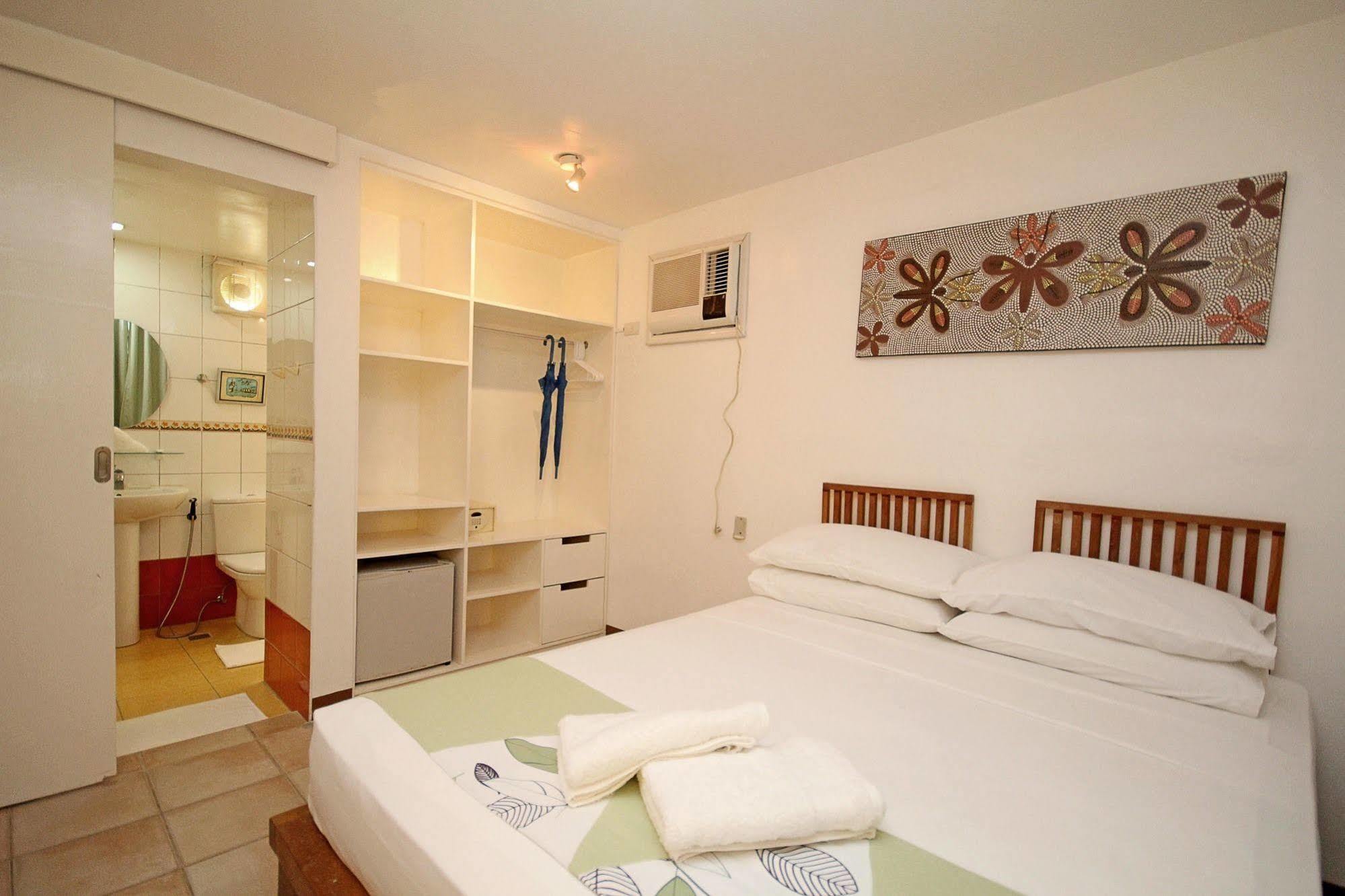 Bluewaves Beach House Balabag  Buitenkant foto