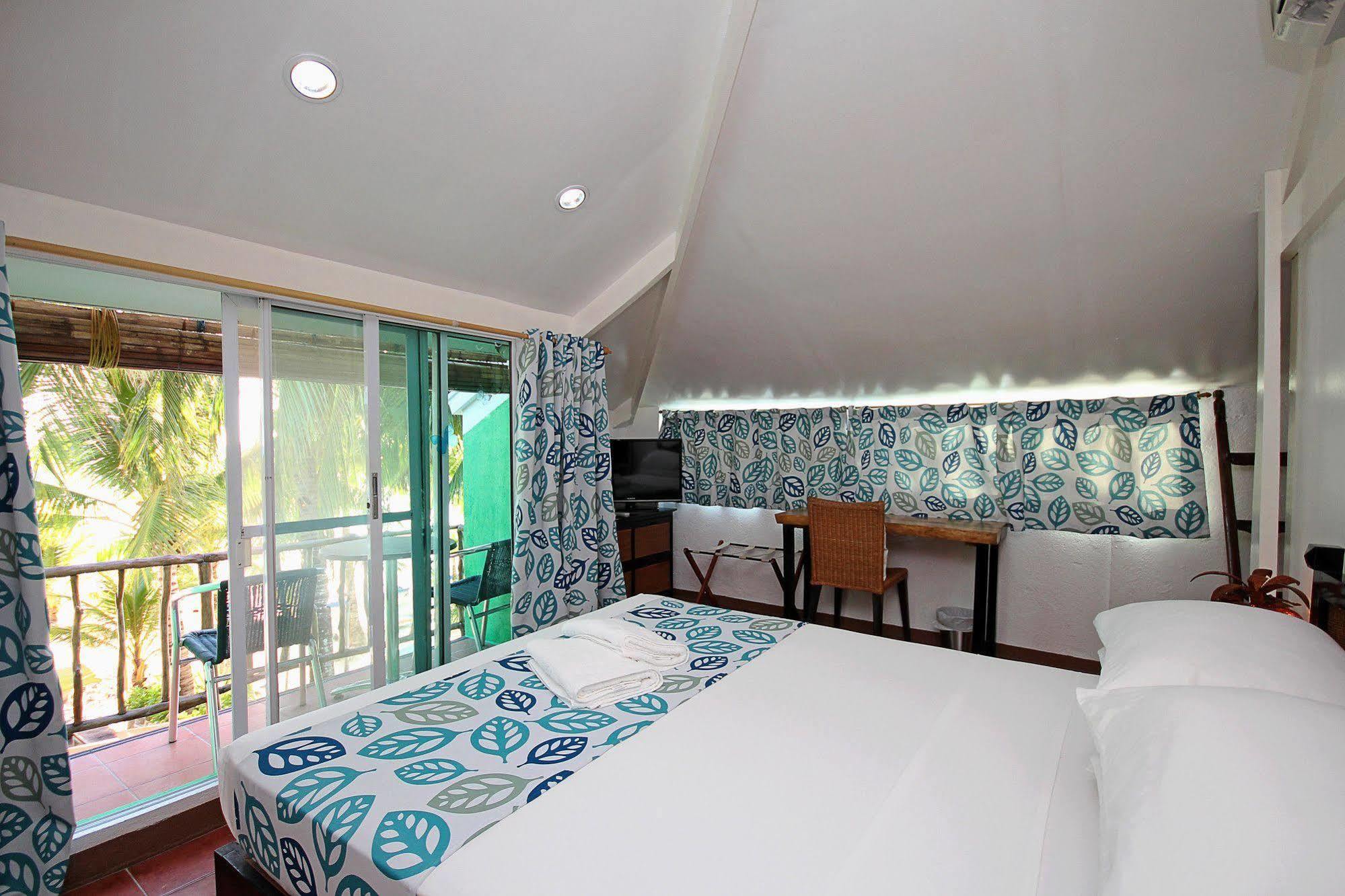 Bluewaves Beach House Balabag  Buitenkant foto