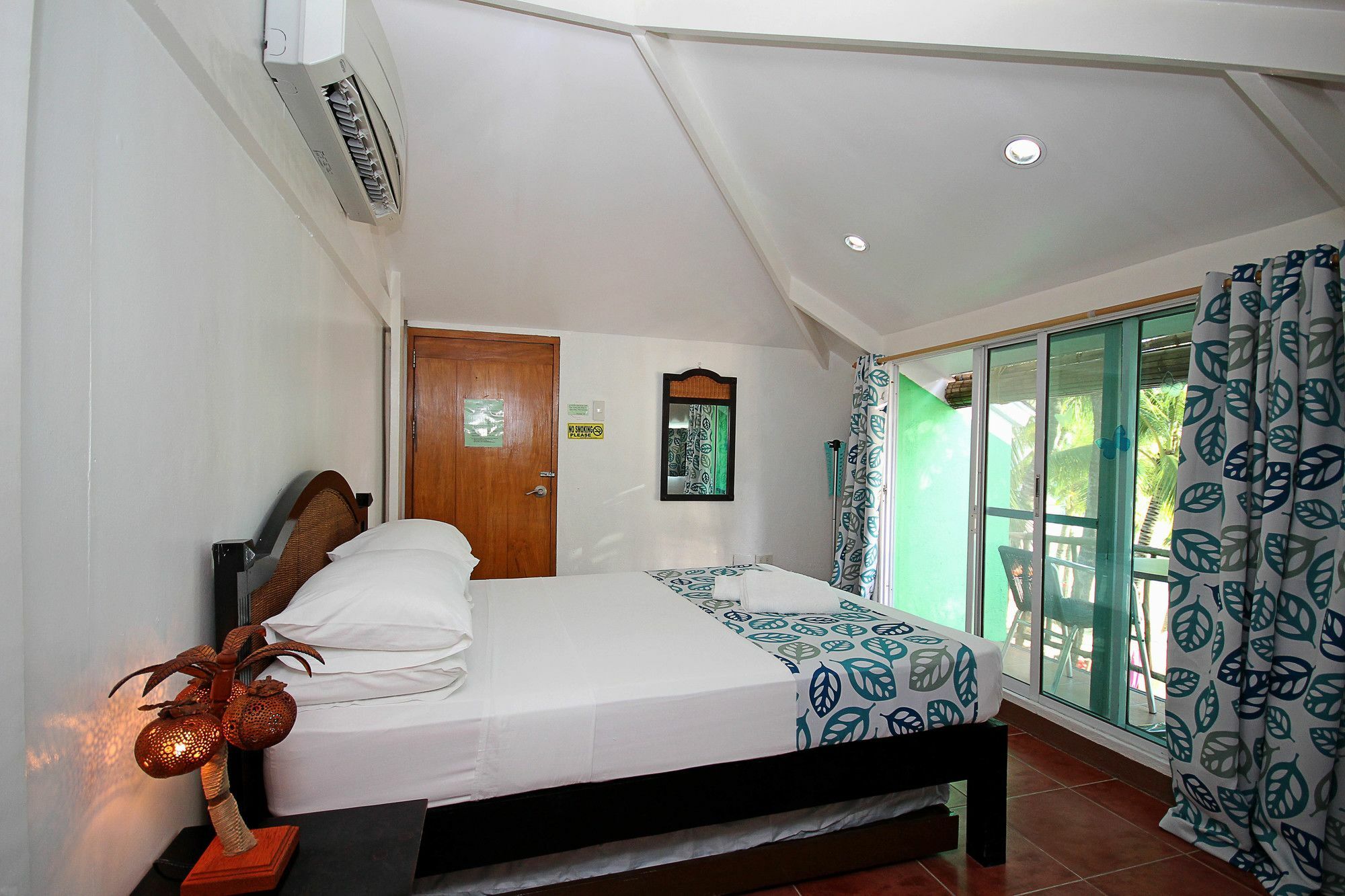 Bluewaves Beach House Balabag  Buitenkant foto
